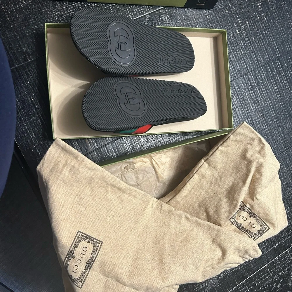 Gucci Black and Green Slides with Red Accent - Picture 3 of 9